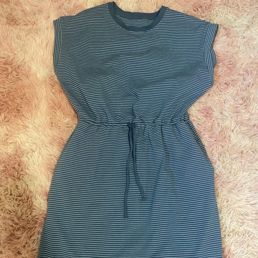 Short comfy dress, stripped size large. Stretchy